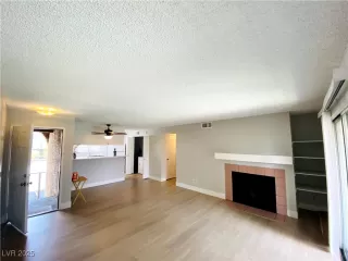 Photo #5: 2741681 Listing