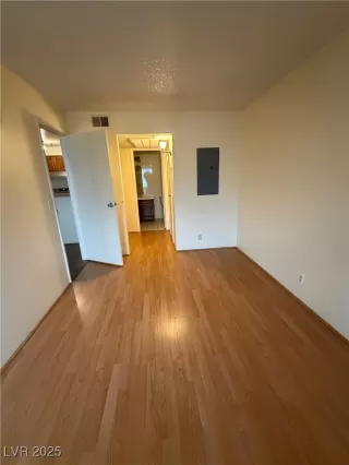 Photo #5: 2741701 Listing 