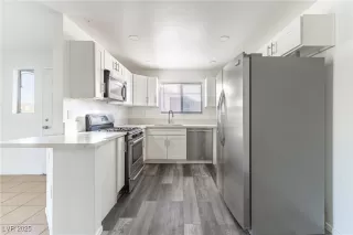 Photo #2: 2741765 Listing