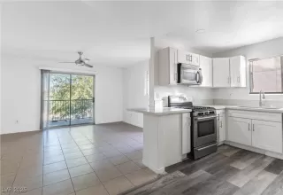 Photo #4: 2741765 Listing