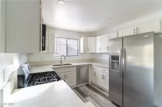 Photo #5: 2741765 Listing