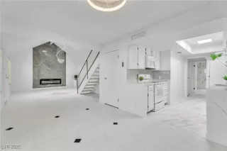 Photo #4: 2741872 Listing