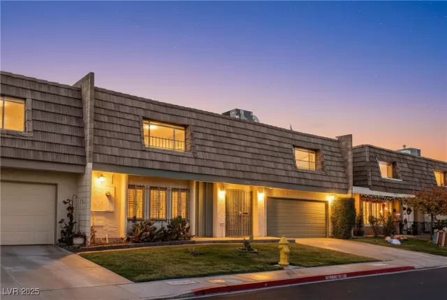 MLS: 2741915 Condo For Sale