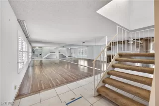 Photo #2: 2741915 Listing