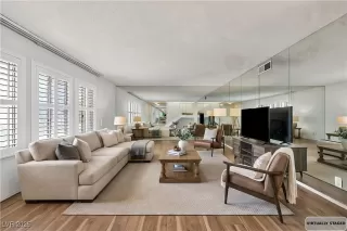 Photo #3: 2741915 Listing