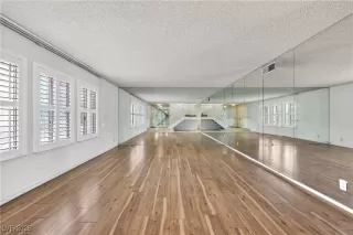 Photo #4: 2741915 Listing