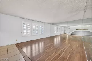 Photo #5: 2741915 Listing