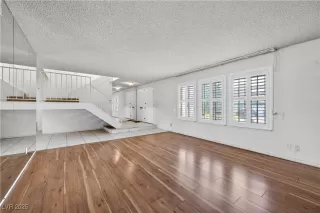 Photo #6: 2741915 Listing