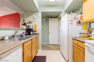 Photo #5: 2741961 Listing 