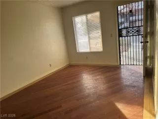 Photo #3: 2741983 Listing