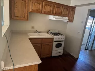 Photo #5: 2741983 Listing