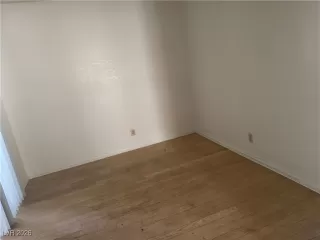 Photo #6: 2741983 Listing