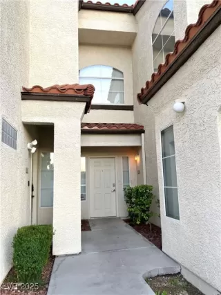 Photo #2: 2742000 Listing