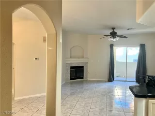 Photo #3: 2742000 Listing