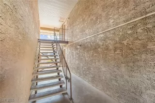 Photo #4: 2742004 Listing