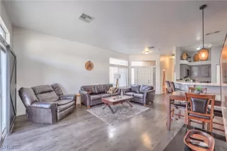 Photo #2: 2742015 Listing