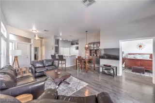 Photo #5: 2742015 Listing