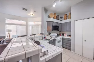 Photo #6: 2742015 Listing