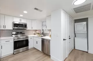 Photo #1: 2742022 Listing 