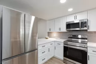 Photo #2: 2742022 Listing 