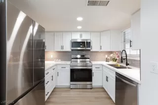 Photo #3: 2742022 Listing 