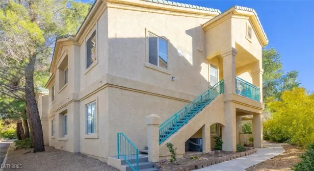 MLS: 2742104 Condo For Sale