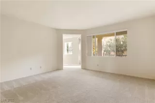 Photo #4: 2742104 Listing