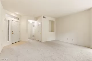 Photo #6: 2742104 Listing