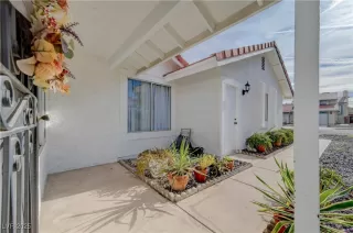 Photo #4: 2742136 Listing