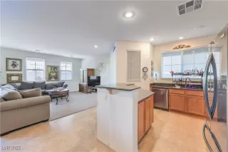 Photo #5: 2742145 Listing