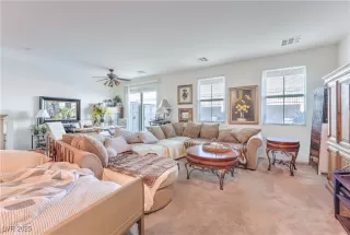 Photo #6: 2742145 Listing