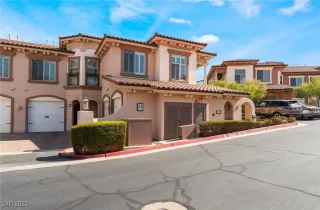 Photo #4: 2742159 Listing