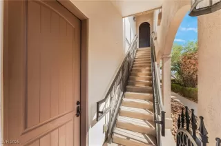 Photo #6: 2742159 Listing