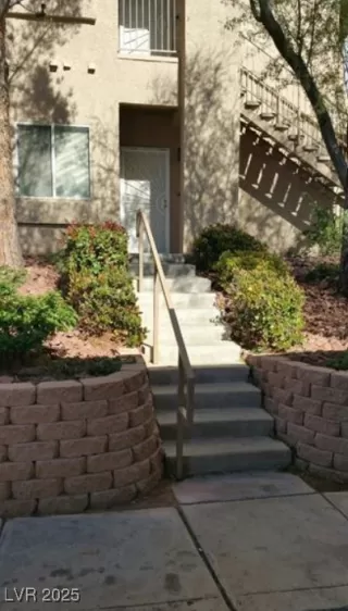 Photo #2: 2742167 Listing