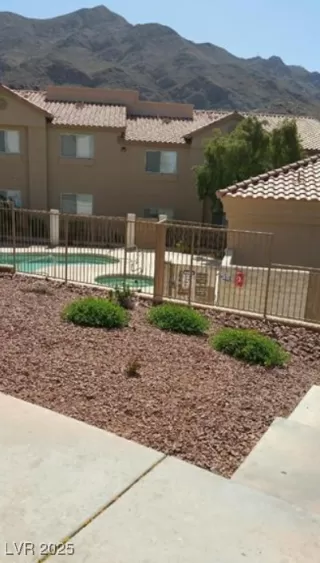 Photo #6: 2742167 Listing