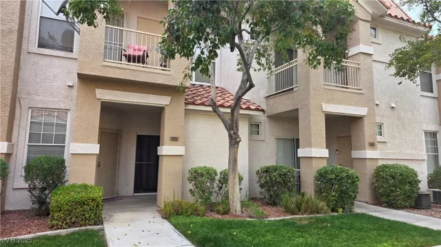 MLS: 2742194 Condo For Sale