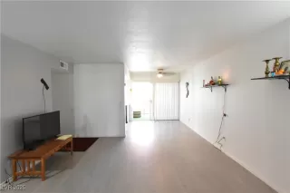 Photo #5: 2742195 Listing