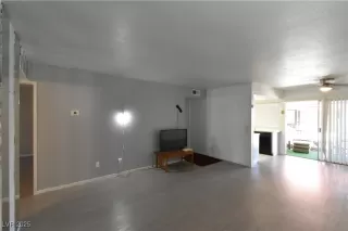 Photo #6: 2742195 Listing