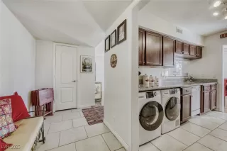 Photo #4: 2742221 Listing