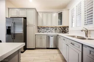 Photo #2: 2742275 Listing