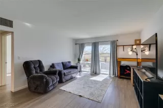 Photo #6: 2742299 Listing