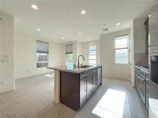 Photo #5: 2742328 Listing 