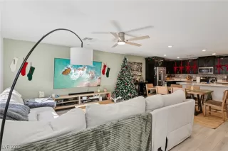 Photo #5: 2742334 Listing