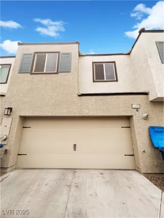 Photo #1: 2742337 Listing