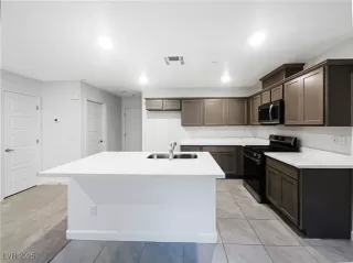 Photo #6: 2742337 Listing