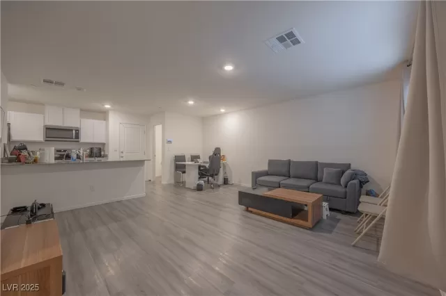 MLS: 2742376 Condo For Sale