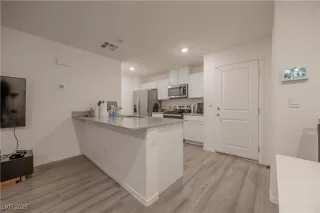 Photo #5: 2742376 Listing 