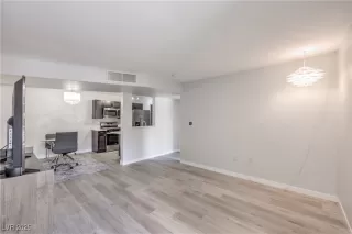 Photo #3: 2742493 Listing 