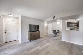 Photo #4: 2742493 Listing 