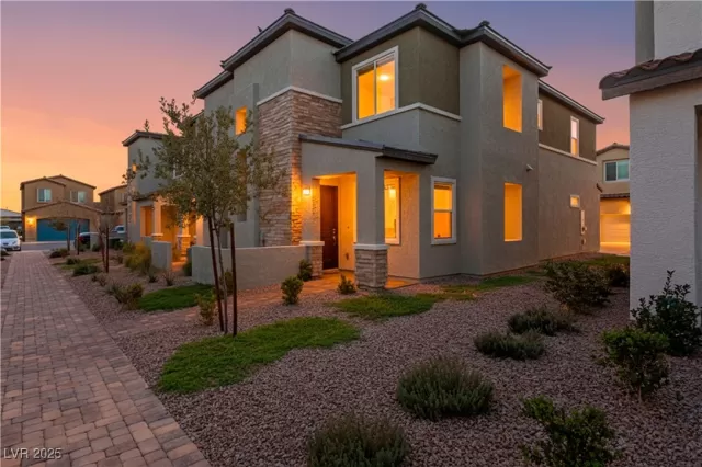 MLS: 2742544 Condo For Sale